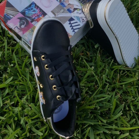 Shoes - Picture 3 of 3